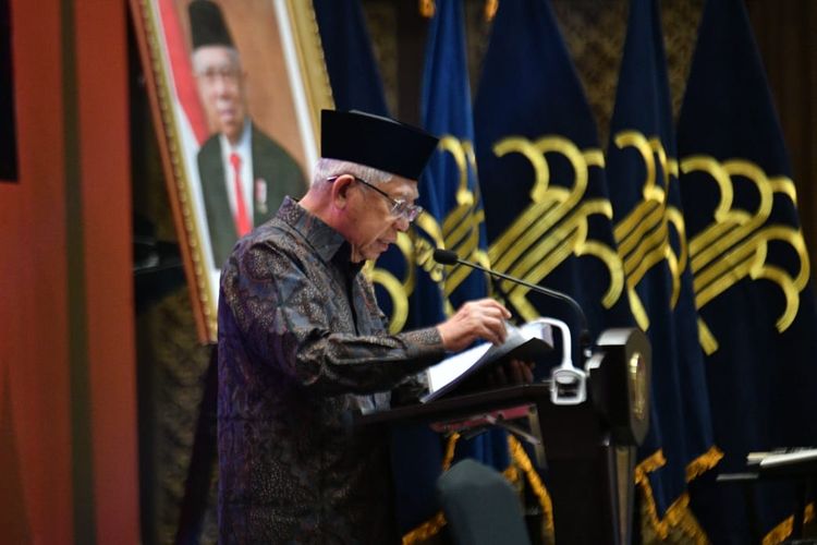 Wakil Presiden Ma'ruf Amin dalam acara Pemahuan Hak Asasi Manusia untuk Setiap Orang Menuju Indonesia Maju yang digelar Kementerian Hukum dan Hak Asasi Manusia (Kemenkumham) di The Sultan Hotel & Residence Jakarta, Jakarta, Senin (12/12/2022).