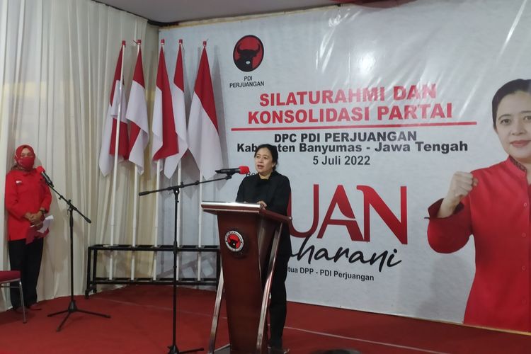 Ketua DPP PDI-P Puan Maharani saat memberi pengarahan kepada ratusan kader partai di Kantor DPC PDI-P Kabupaten Banyumas, Jawa Tengah, Selasa (5/7/2022) petang.