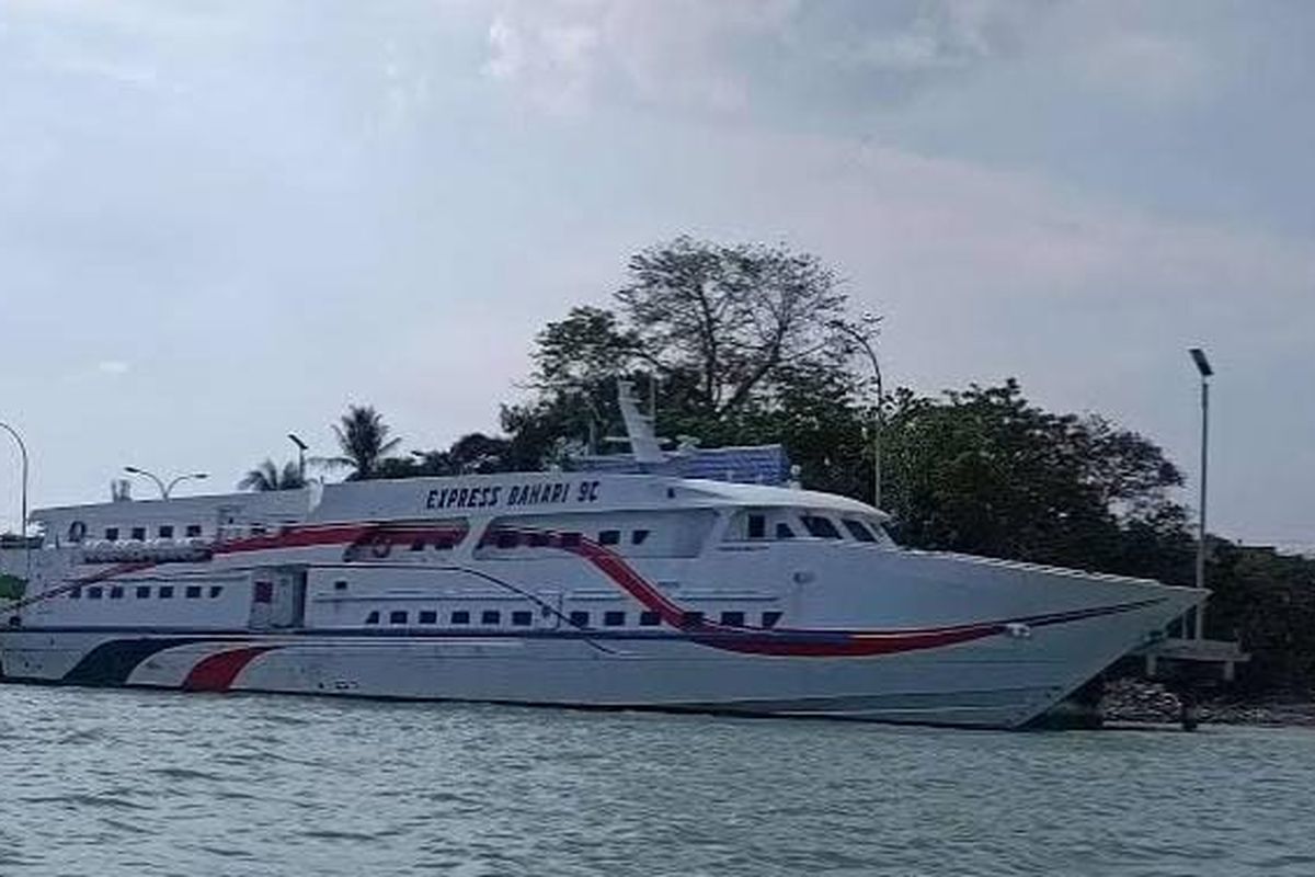 Kapal Express Bahari untuk trayek baru di Pulau-pulau kecil di Kabupaten Sumenep. 