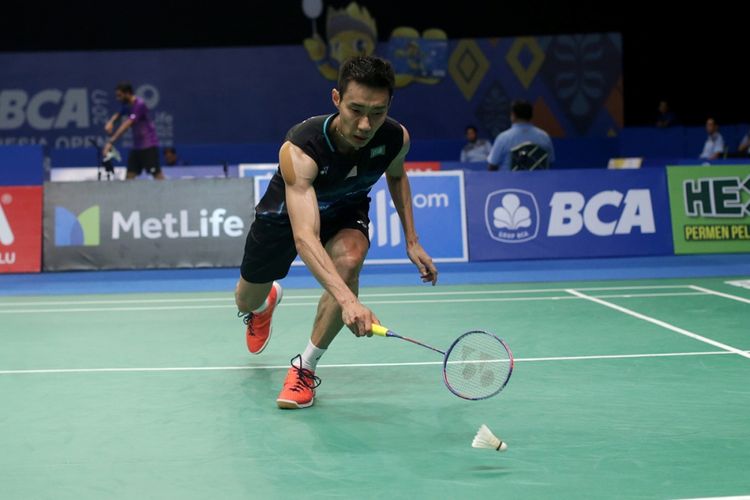 Pemain tunggal putra Malaysia, Lee Chong Wei bertanding melawan pemain tunggal putra India, Prannoy Haseena Sunil Kumar pada pertandingan babak kedua BCA Indonesia Open Super Series Premier 2017 di Plenary Hall, Jakarta Convention Center, Kamis (15/6/2017). Lee Chong Wei gagal melaju ke perempat final setelah kalah dengan skor 10-21 dan 18-21.