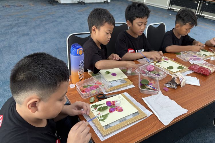 Cara Baru Wisata di Kebun Raya Bogor, Belajar Cangkok hingga Seni Bunga Kering