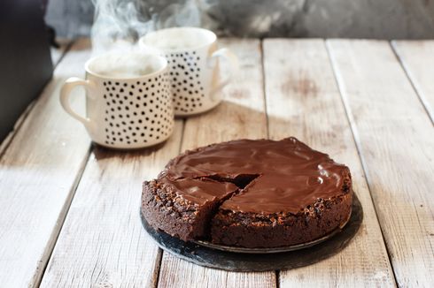 Resep Kue Ulang Tahun Cokelat Kukus, Hias Pakai Ganache