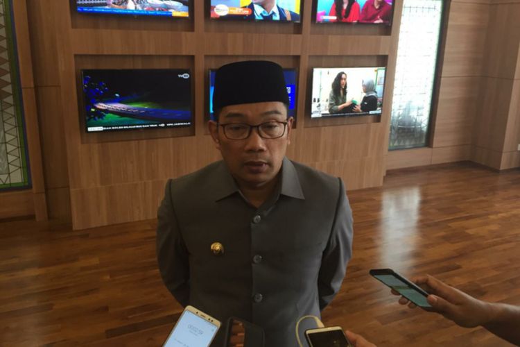 Gubernur Jawa Barat Ridwan Kamil saat ditemui usai pertemuan dengan Komisi II DPR RI di Gedung Sate, Jalan Diponegoro, Kota Bandung, Kamis (19/12/2019).
