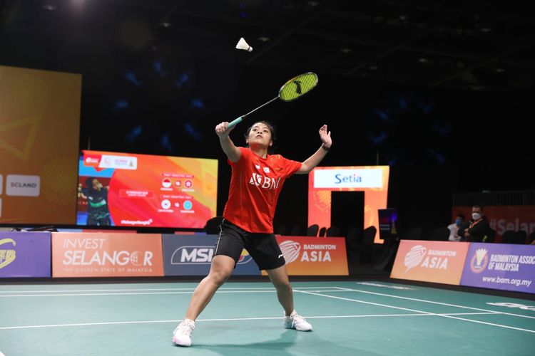 Aksi Gregoria Mariska Tunjung saat bertanding dengan wakil Hong Kong di Kejuaraan Beregu Asia 2022.