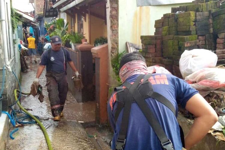 Puluhan rumah di Kampung Ciseah, Desa Ciseah Mekar, Kecamatan Kutawaringin, Kabupaten Bandung, Jawa Barat terendam banjir bandang, akibat hujan deras yang melanda Kabupaten Bandung dan sekitarnya pada Senin (14/11/2022).
