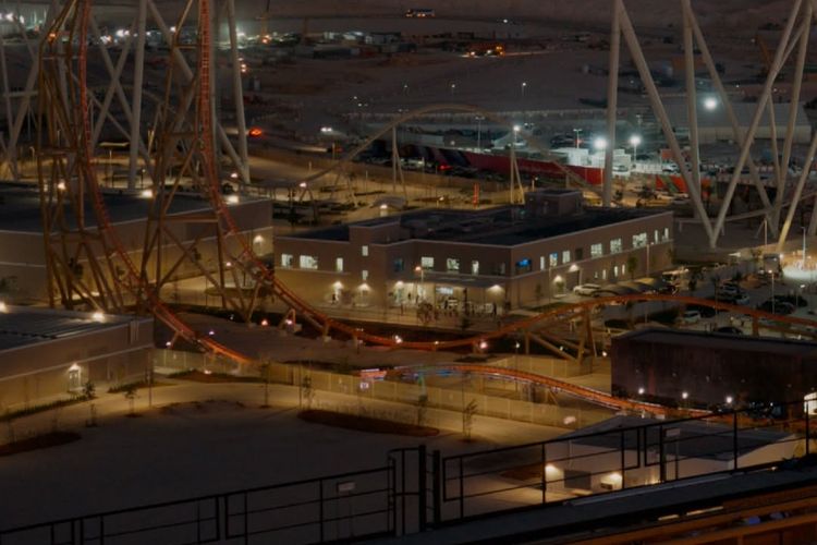 Roller coaster tertinggi, tercepat, dan terpanjang di dunia bernama Falcons Flight, resmi dibuka di Arab Saudi tepat pada Rabu (31/12/2025). Roller coaster paling ekstrem di dunia ini terletak di Six Flags Qiddiya City yang terletak sekitar 40 menit dari ibu kota negara Arab Saudi di Riyadh.