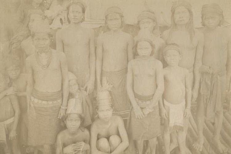 sebuah suku di timur indonesia pada kisaran tahun 1900.