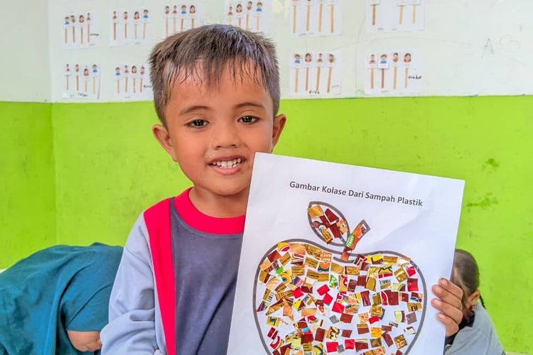 Momen Anak-anak di Sumenep Sulap Sampah Plastik Menjadi Kolase 