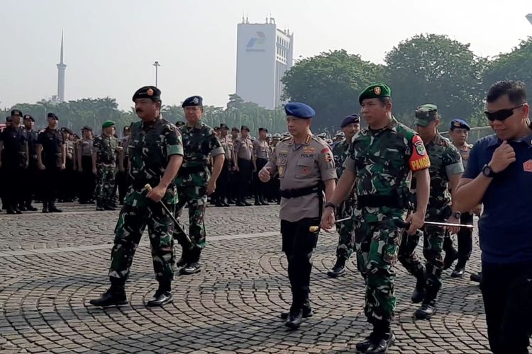 Kepala Polri Jenderal (Pol) Tito Karnavian dalam apel pengamanan pelantikan presiden/wakil presiden di Monas, Jakarta Pusat, Kamis (17/10/2019). 