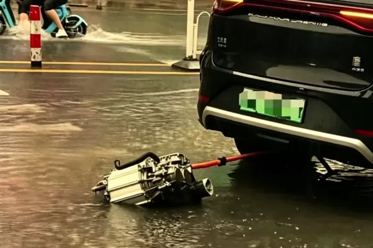 Video Viral Komponen Mobil Listrik BYD Terlepas di Jalan