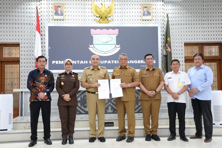 Pemerintahan Kabupaten (Pemkab) Tangerang menghibahkan dua bidang aset taman pemakaman umum (TPU) ke Pemerintah Kota (Pemkot) Tangerang Selatan.