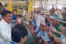 Lagi Serius Kerja, Buruh Heboh Lihat Jusuf Kalla Kunjungi Pabrik