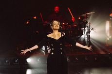 Momen Adele Terharu Fans Indonesia Tonton Konsernya di Las Vegas