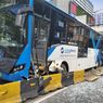 Hilang Kendali, Bus Transjakarta Tabrak Pembatas Jalan di Glodok