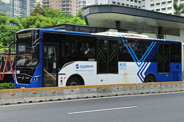 Naik Transjakarta, LRT dan MRT cuma Rp1 hari ini.