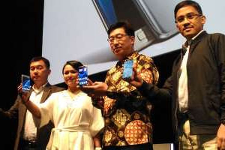 Samsung Indonesia resmi meluncurkan duo smartphone terbarunya, Galaxy S7 dan S7 Edge, Selasa (1/3/2016) di Ritz Carlton, Jakarta.
