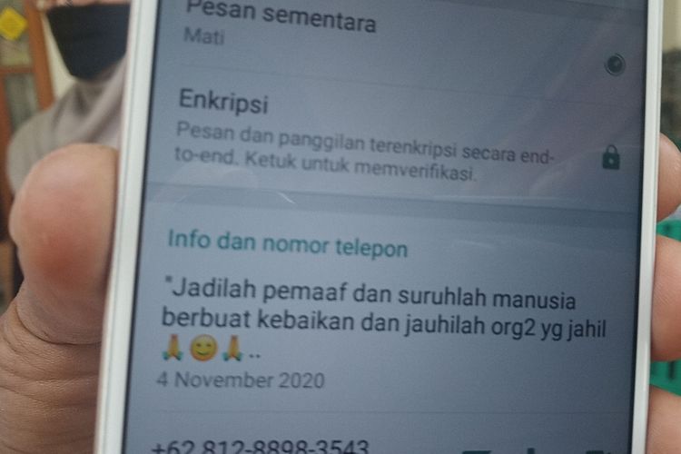 WhatsApp milik Captain Afwan, yang menampilkan ilustrasi Superman sedang melaksanakan sholat disertai sebuah kalimat sebelum peristiwa jatuhnya pesawat Sriwijaya Air SJ 182, foto itu kemudian viral di media sosial sejak Minggu (10/1/2021) sampai Senin (11/1/2021).