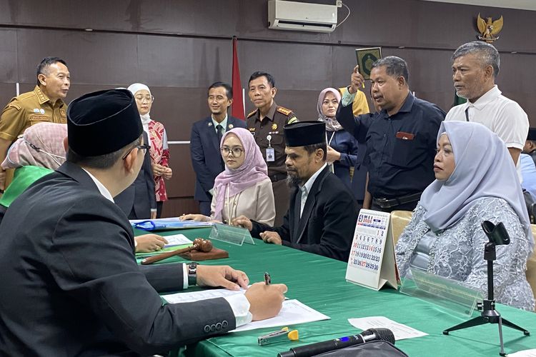 30 Tahun Nikah Siri, Kakek di Malang Akhirnya Punya Buku Nikah
