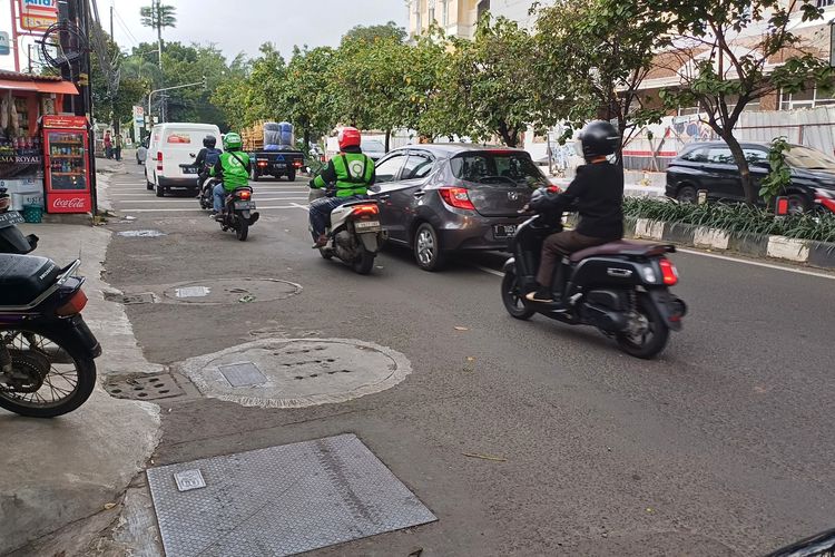 Salah satu sumur resapan air di Jalan Karang Tengah Raya, Lebak Bulus, Cilandak, Jakarta Selatan, Rabu (6/3/2024).