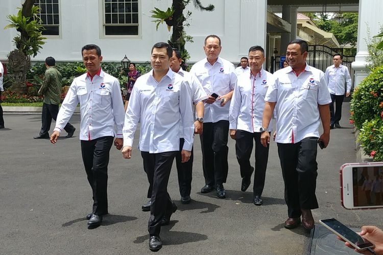 Pengurus Partai Perindo usai bertemu Jokowi di Istana, Senin (5/3/2018).