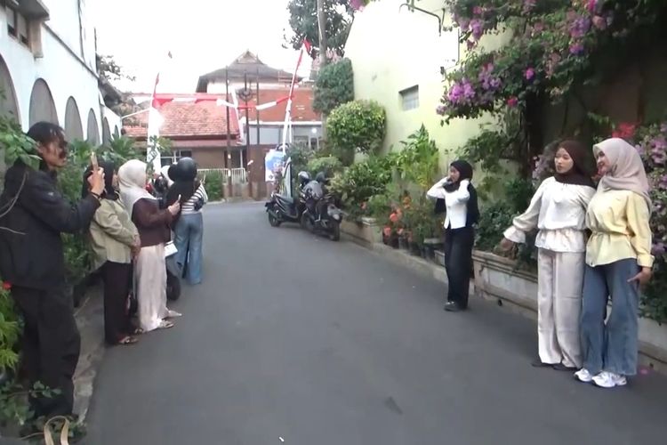 Pesona Rimbun Bugenvil Sulap Gang Sempit di Pleburan Semarang Jadi Spot Foto Viral