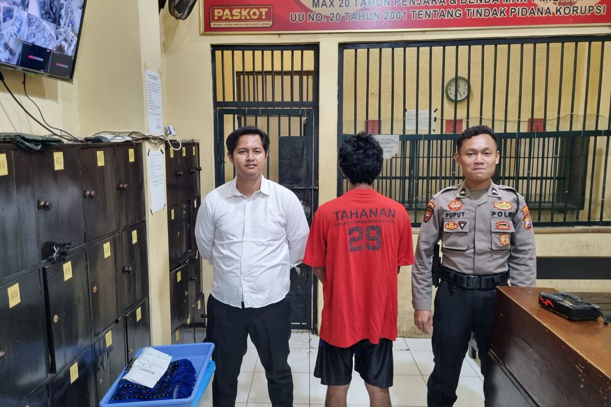 Polres Pasuruan Kota menetapkan tersangka suami yang tega tikam istri dan memukul adik ipar dengan paving, Rabu (24/08/2025) 