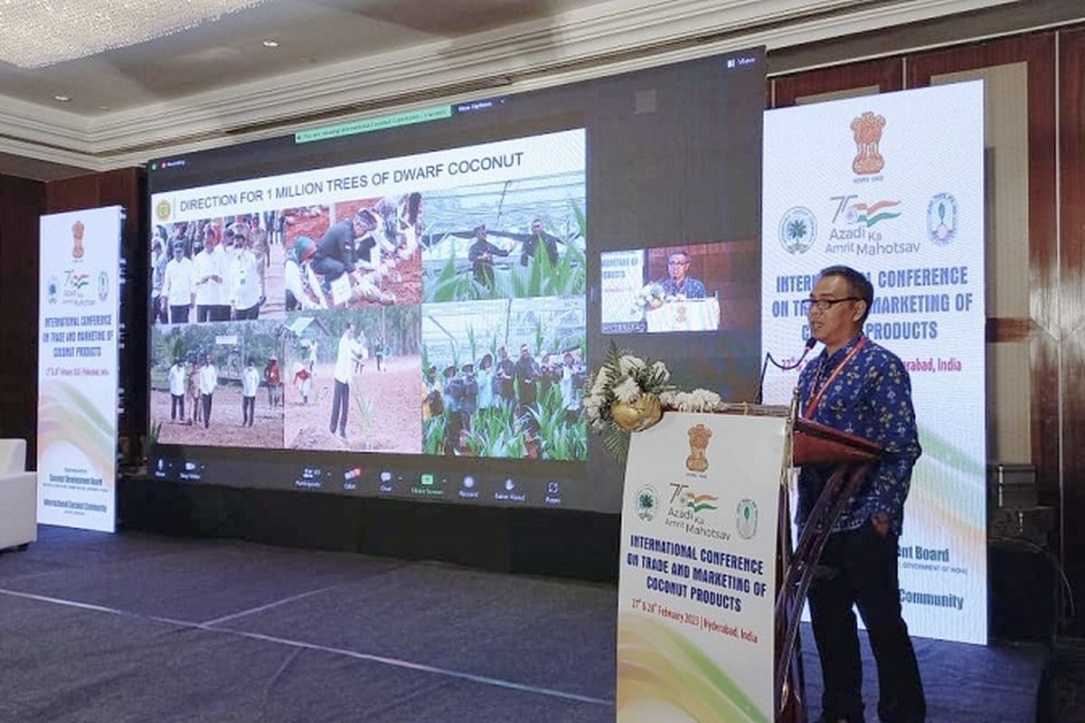 Sekretaris Direktorat Jenderal (Ditjen) Perkebunan Heru Tri Widarto menyampaikan pembahasan fokus program pengembangan kelapa di Indonesia dengan tema Way and Means of Sustainable Coconut Sourcing pada acara International Conference on Trade and Marketing of Coconut Products yang diselenggarakan di Hyderabad, India, mulai dari tanggal 27-28 Februari 2023. 