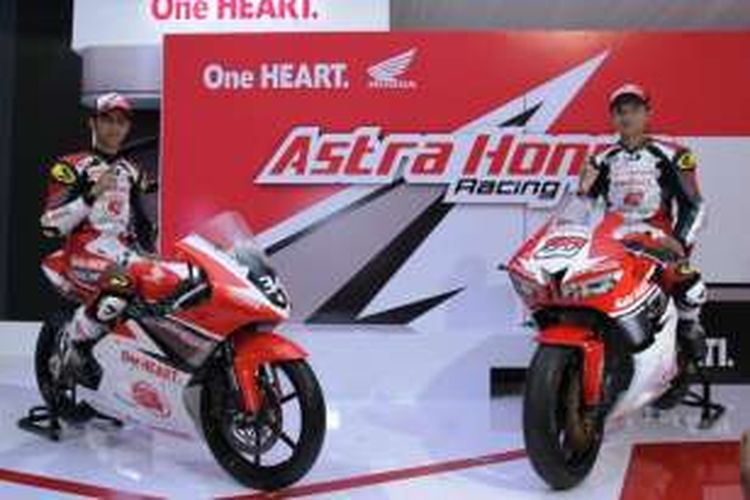 Dua pebalap muda Indonesia binaan PT Astra Honda Motor (AHM), Andi 