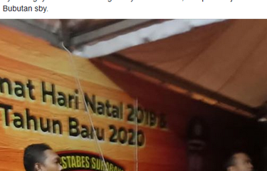 Tangkapan layar dari sebuah unggahan yang menyebutkan bahwa terdapat satu anggota keluarga diusir saat berteduh di Pos Penagamanan Polisi di Surabaya pada Sabtu (21/12/2019).
