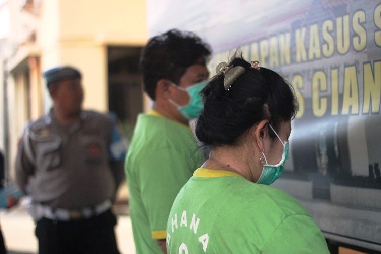 Pasangan suami istri (pasutri), AS (47) dan AS (46) diamankan di Polres Cianjur, Jawa Barat, Sabtu (16/11/2019) atas dugaan keterlibatan kasus tindak pidana perdagangan orang (TPPO).