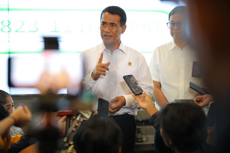 Menteri Pertanian (Mentan) Andi Amran Sulaiman dalam konferensi pers di Kantor Pusat Kementerian Pertanian (Kementan), Jakarta, Jumat (31/10/2025).
