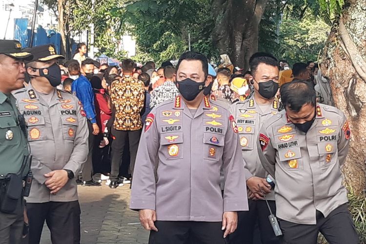 Kapolri Jenderal Listyo Sigit Prabowo tiba di lokasi acara adat ngunduh mantu putra bungsu Presiden Jokowi, Kaesang Pangarep dan Erina Gudono di Loji Gandrung Solo, Jawa Tengah, Sabtu (11/12/2022).