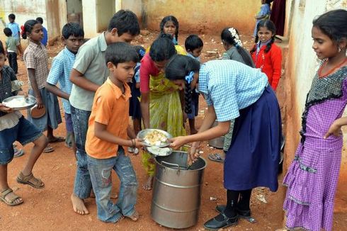 Ribuan Guru di India Tolak Bagikan Makanan Gratis