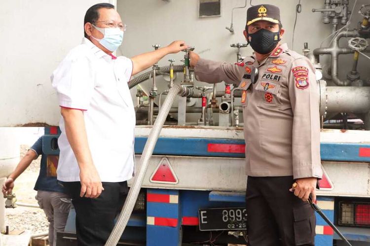 Kapolda Lampung Irjen Hendro saat seremoni pembukaan gerai pengisian oksigen gratis di Desa Candimas, Kecamatan Natar.
