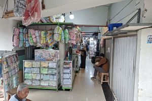 Pedagang Pasar Asemka Sepi Pembeli, Kini Bertahan Lewat Jualan Online