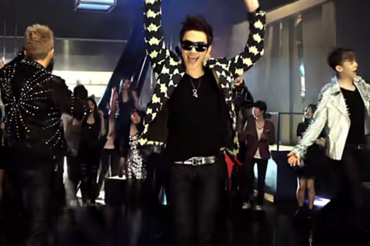 Potret 2PM dalam musik vidio  Hands Up