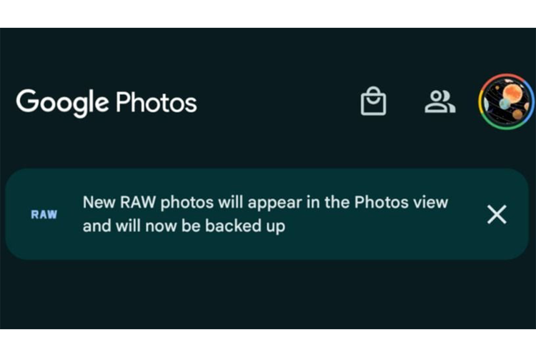 Jendela notifikasi yang memberitahu pengguna bahwa Google Photos versi mobile sudah dapat mencadangkan foto dengan format RAW (mentah)