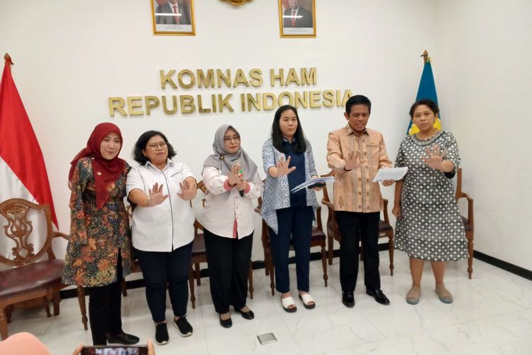 6 Lembaga Negara Kerja Sama untuk Pencegahan Penyiksaan (KuPP) menggelar konferensi pers mekanisme pencegahan penyiksaan di Indonesia, di Kantor Komnas Ham, Jakarta Pusat, Senin (26/6/2023).
