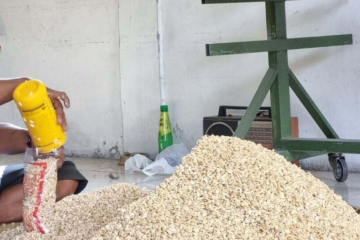 Perajin tempe di Ngoto, Bangunharjo, Sewon, Bantul