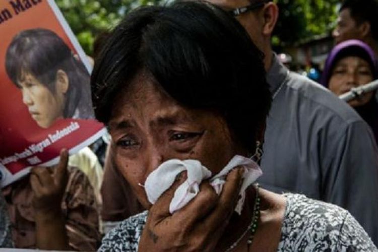  Ibunda Mary Jane, Nanay Celia, saat berdemo meminta pengampunan putrinya. 