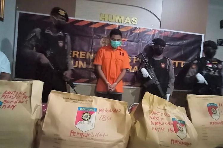 RB alias Randy  pelaku pembunuhan terhadap Astri Manafe (30) dan anaknya Lael Maccabe (1), dihadirkan dalam jumpa pers di Polda NTT, Senin (6/12/2021) 