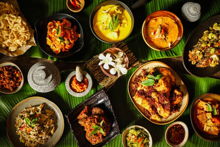 Banyak restoran di Jakarta yang menawarkan masakan khas Indonesia. Tempat makan ini cocok didatangi bersama keluarga saat hari ibu.
 