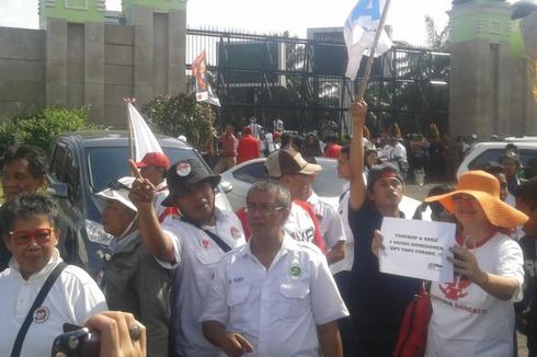Pendukung Prabowo-Hatta Datangi DPR RI