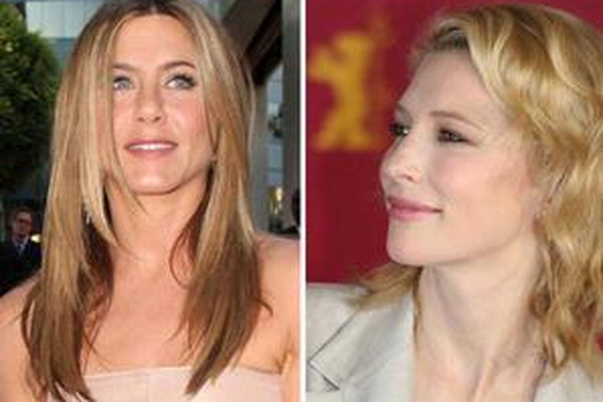 Jennifer Aniston tak pernah lupa merawat bibirnya. Sementara Cate selalu menggunakan khasiat Pitera dari brand yang ia wakili.
