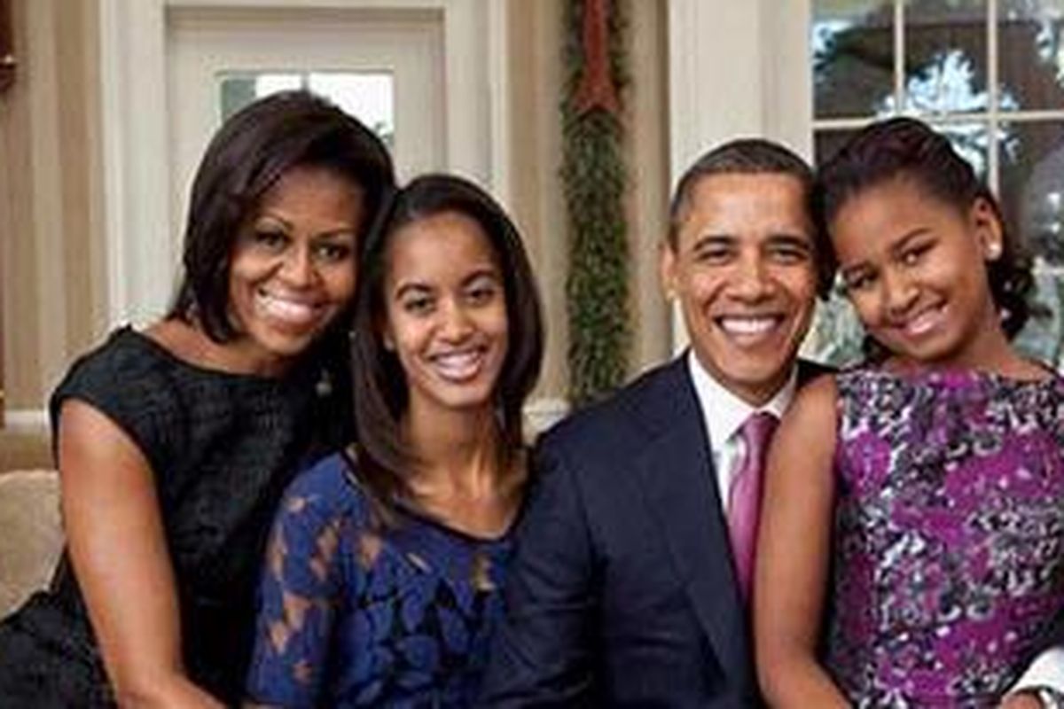 Foto resmi keluarga Presiden AS, Barack Obama, yang muncul di halaman Facebook Obama.