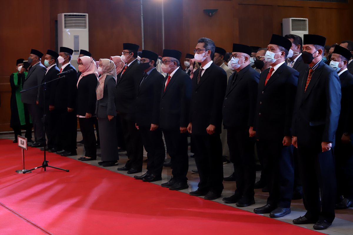 Kota Surabaya Eri Cahyadi melakukan rotasi dan pelantikan 320 pejabat pimpinan tinggi pratama, administrator, pengawasan dan fungsional di lingkungan Pemerintah Kota (Pemkot) Surabaya di Graha Sawunggaling, Rabu (12/10/2022).