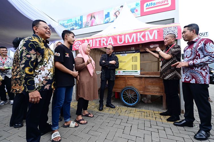 Askrindo Beri Perlindungan untuk 10.000 Mitra UMKM Alfamart