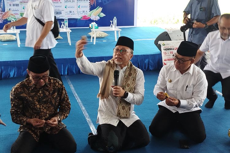 Zulhas Ajak Petani Banyuwangi Serukan “Terima Kasih Pak Presiden”, Singgung Harga Gabah dan Pupuk