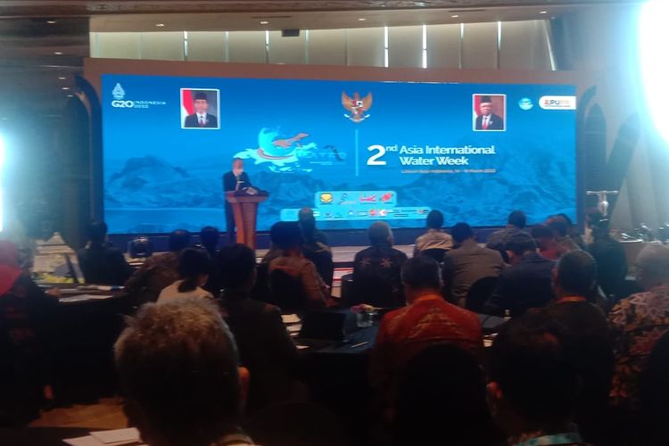 Wapres RI, K. H. Ma'ruf Amin sedang memberikan sambutan untuk membuka kegatan Asian International Water Week II di Hotel Meruorah Labuan Bajo, Senin, (14/3/2022)..(KOMPAS.com/MARKUS MAKUR)