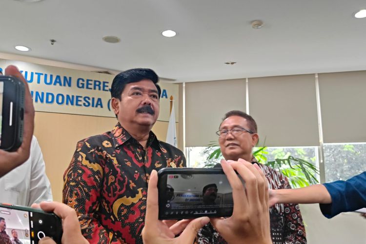 Menko Polhukam Hadi Tjahjanto ditemui di Kantor Pusat Persekutuan Gereja-gereja di Indonesia (PGI) Jakarta Pusat, Rabu (28/2/2024).
